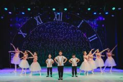 Crianças da Zona Rural se apresentam em espetáculo com Teatro Municipal lotado