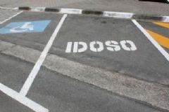 Idosos já podem emitir credencial de estacionamento digital em Botucatu sem custo e de forma rápida