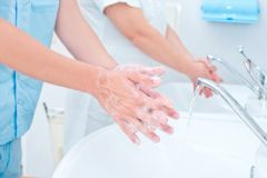 Projeto preza pela eficácia na higienização das mãos dos profissionais de saúde do HCFMB