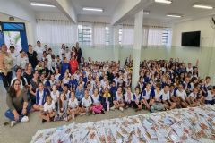 Professora de Botucatu envolve alunos em gesto de solidariedade para as crianças do Rio Grande do Sul