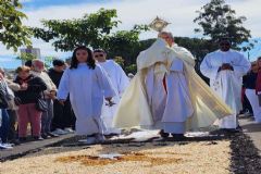 Fé, criatividade e solidariedade marcam mais uma comemoração do Corpus Christi em Botucatu 